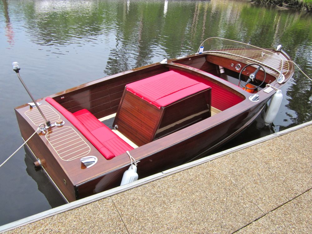 Boat Type: Chris-Craft Cavalier. 